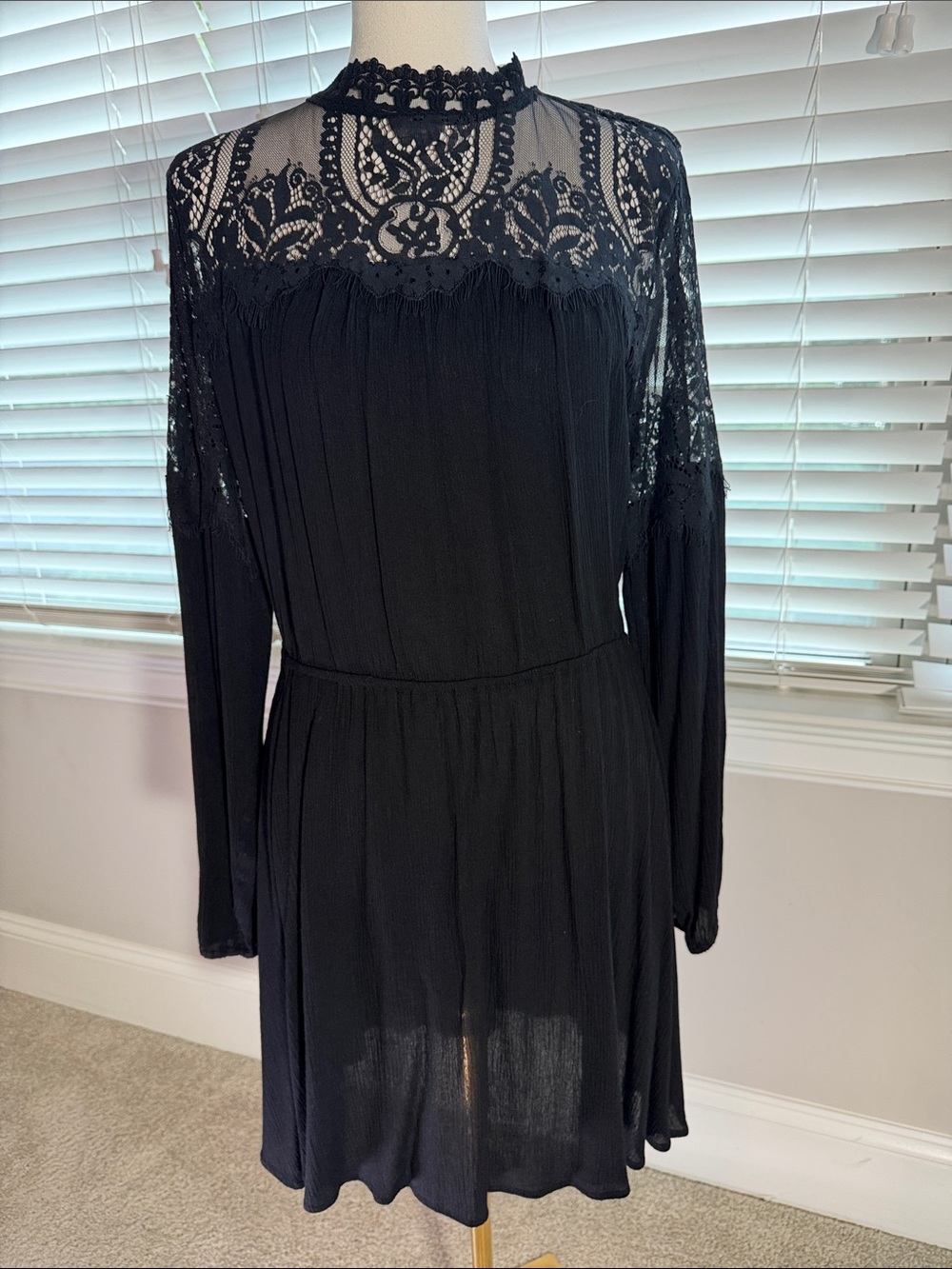 American Rag black top with white brand tag - Picture 2 of 5